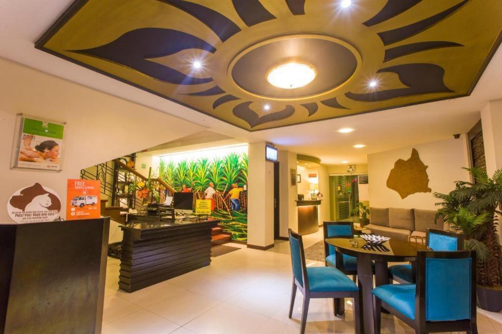 L Square Hotel Tarlac Kültér fotó