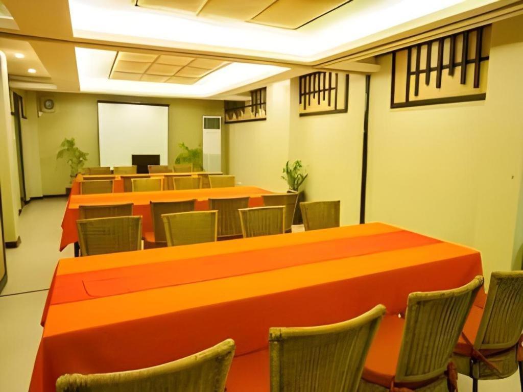 L Square Hotel Tarlac Kültér fotó