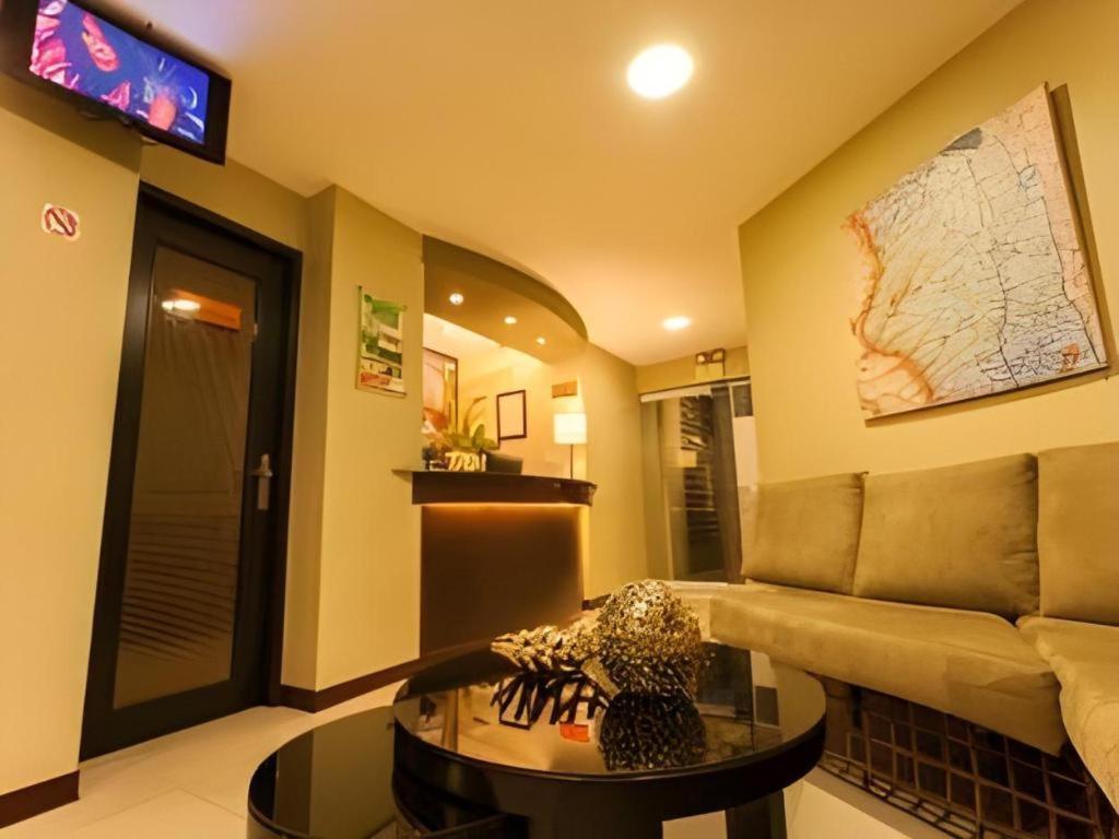 L Square Hotel Tarlac Kültér fotó