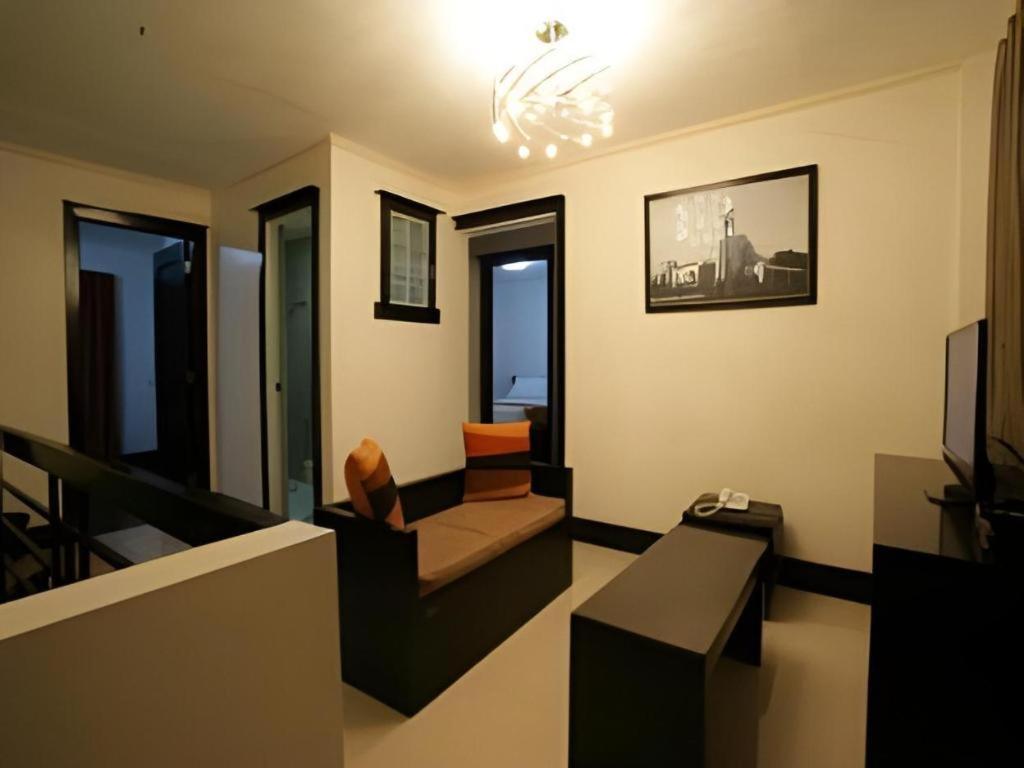 L Square Hotel Tarlac Kültér fotó