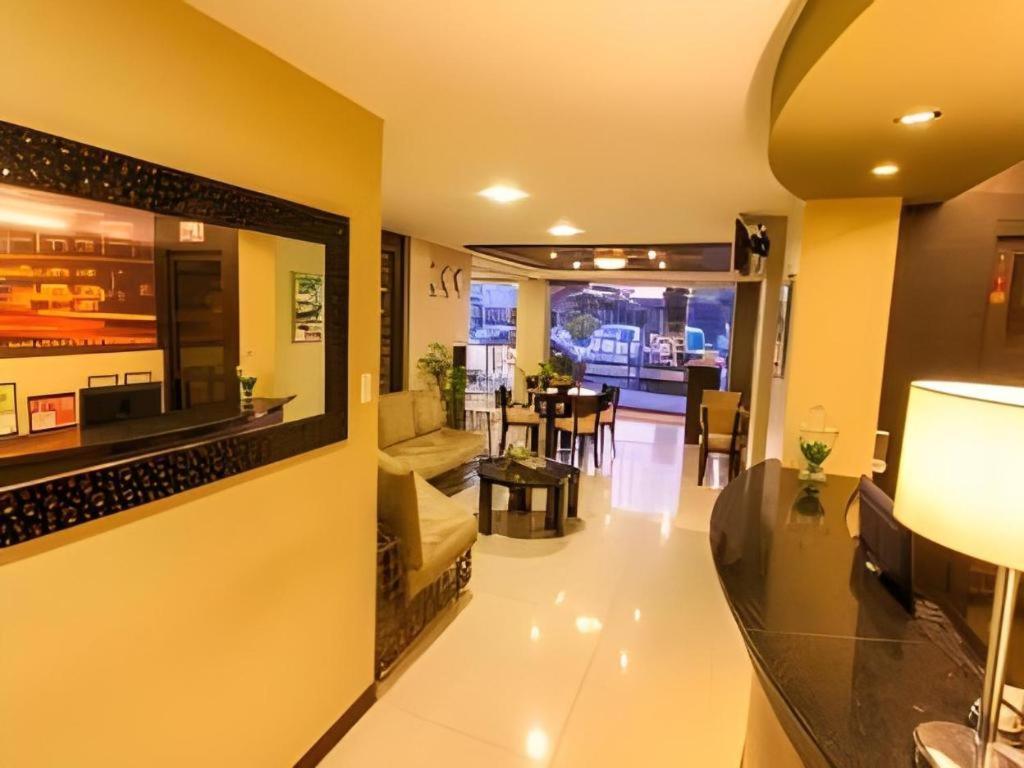 L Square Hotel Tarlac Kültér fotó