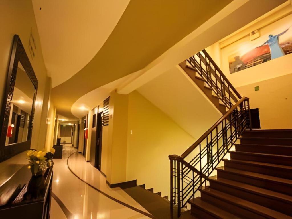 L Square Hotel Tarlac Kültér fotó