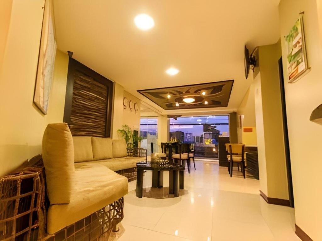 L Square Hotel Tarlac Kültér fotó